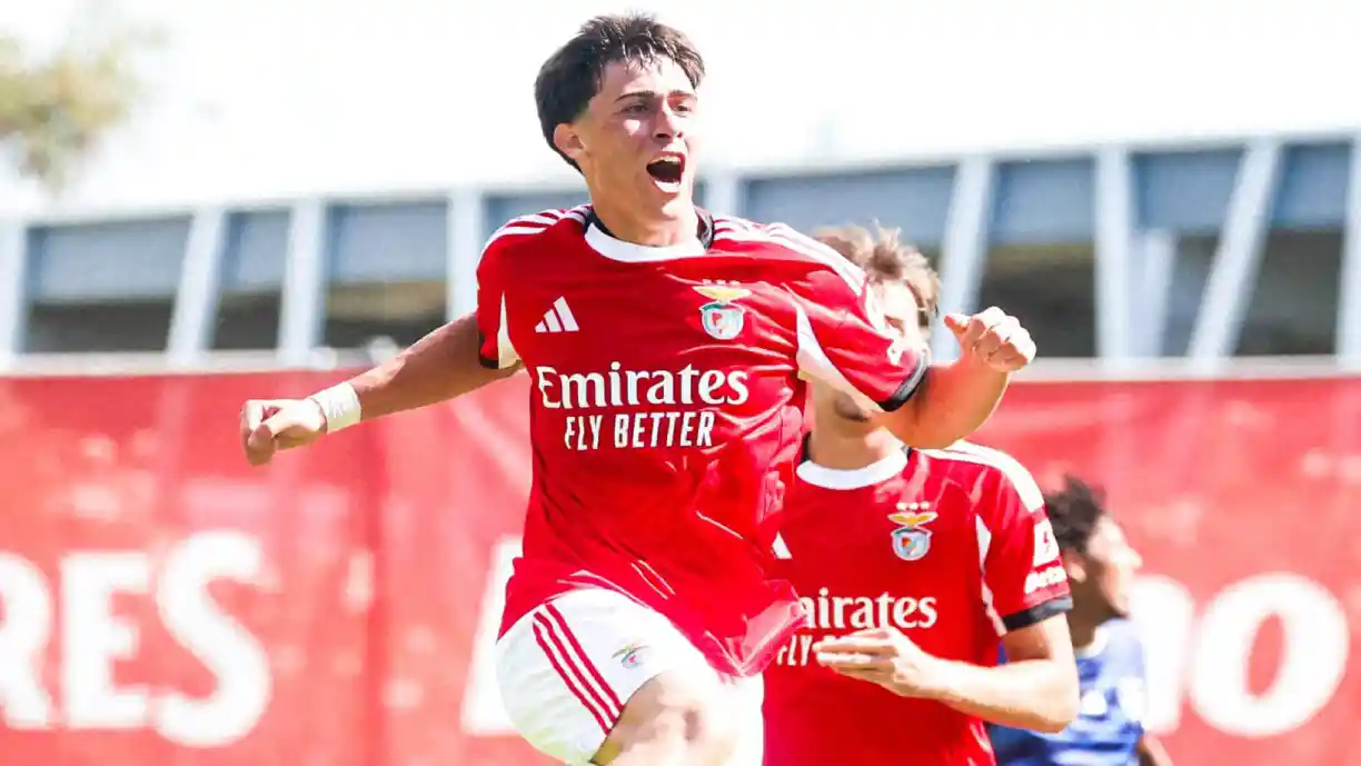 Italianos de 'queixo caído' com Coletta: Médio do Benfica caracterizado como "robô"