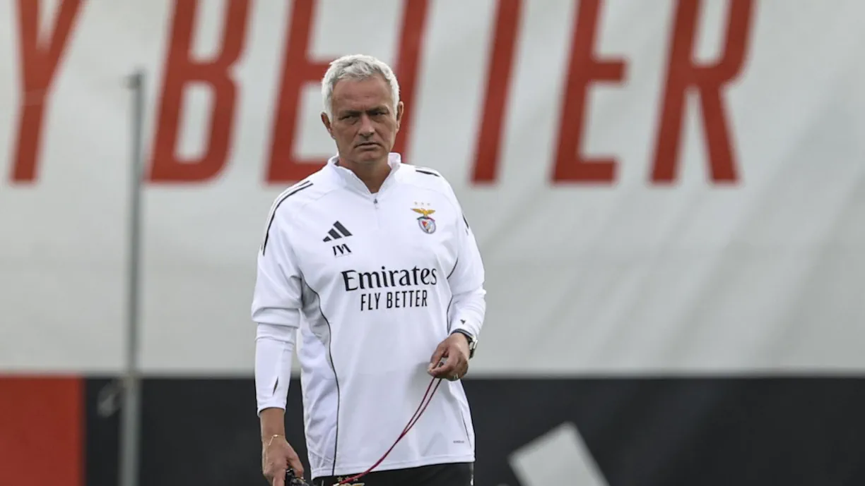 Alexander Bah deixou elogios a José Mourinho e falou sobre a sua lesão que sofreu na época passada no Benfica