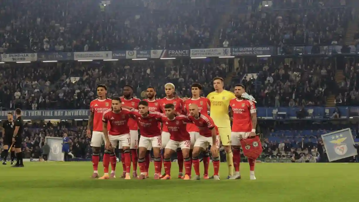 UEFA nomeia árbitro alemão para a partida do Ajax - Benfica