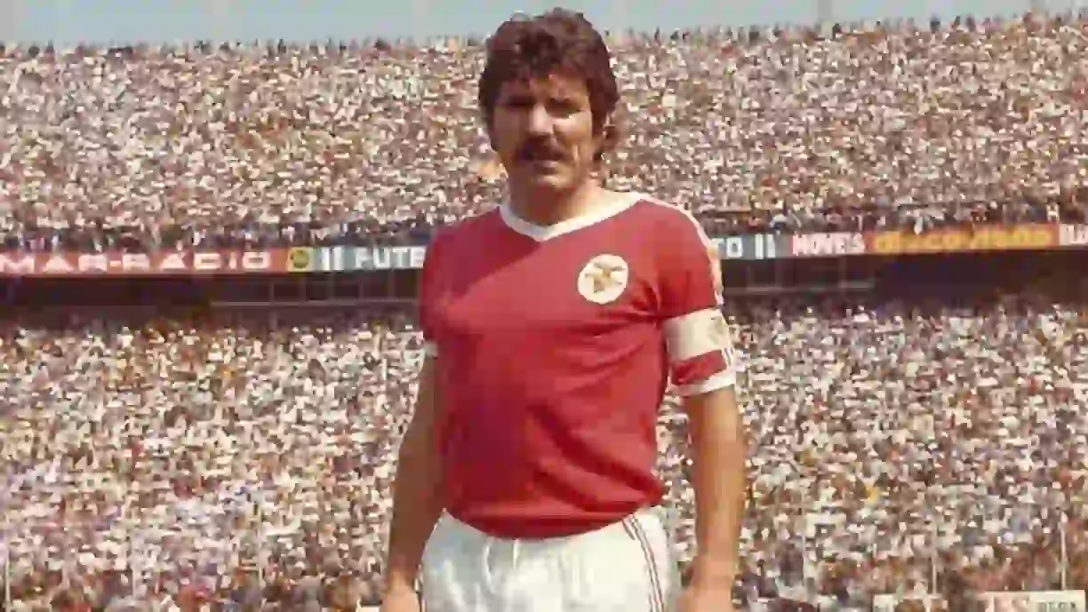 Toni tem motivos para sorrie e o Benfica assinala data importante