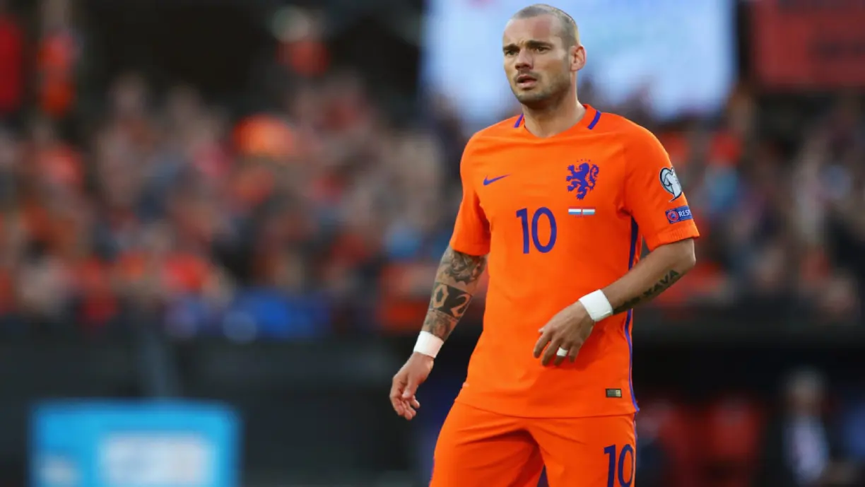 Com Benfica à espreita, Sneijder não poupa críticas ao Chelsea - Ajax: "Inaceitável"