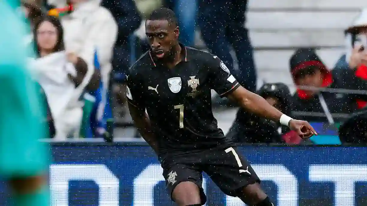 Confesso adepto do Benfica, Carlos Forbs comenta estreia pela Seleção