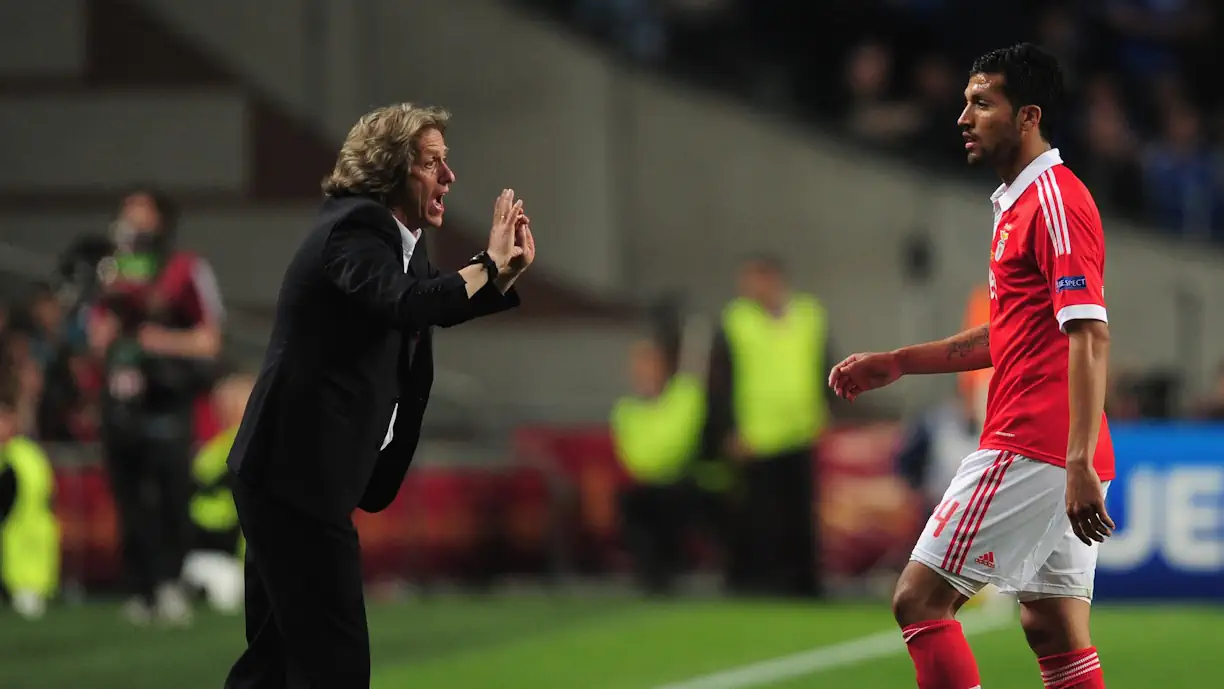 Ezequiel Garay parte a loiça toda! Campeão pelo Benfica sem meias medidas