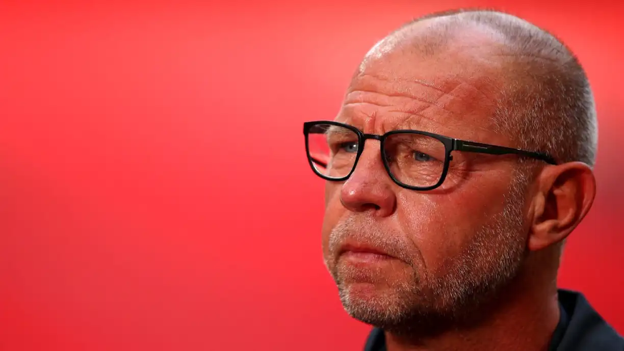 Treinador do Ajax reclama erro no golo do Benfica: "Acabei de ouvir que..."