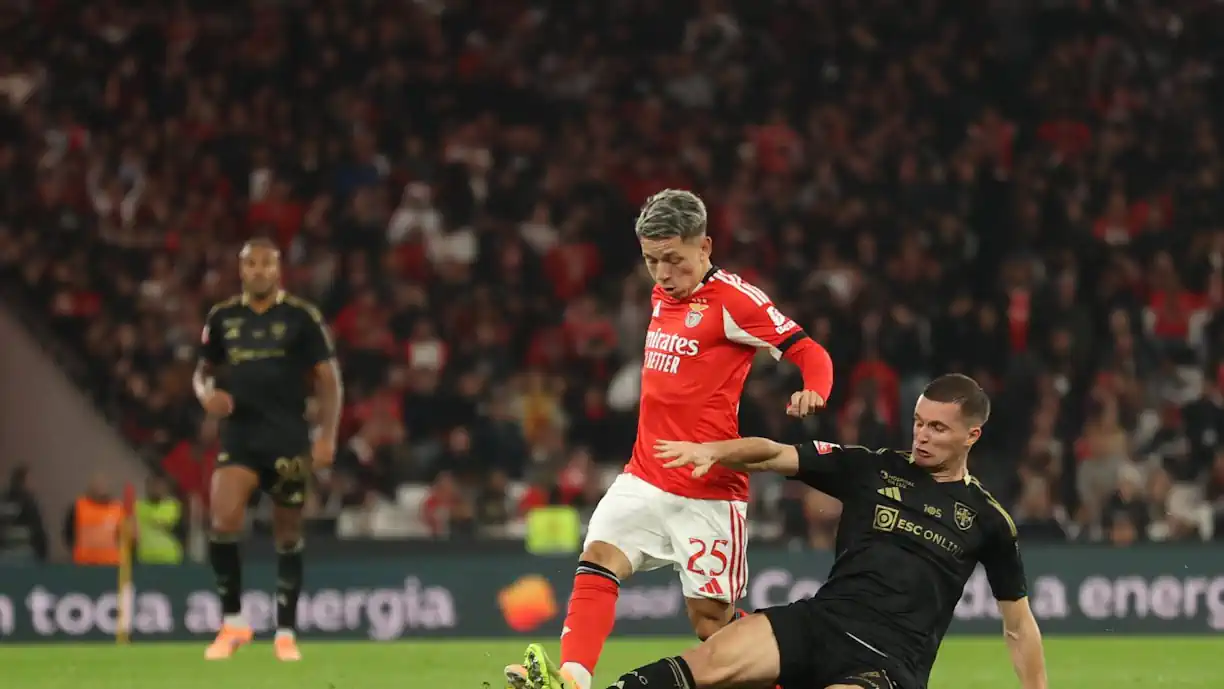 Gianluca Prestianni pode estar prestes a bater com a porta no Benfica