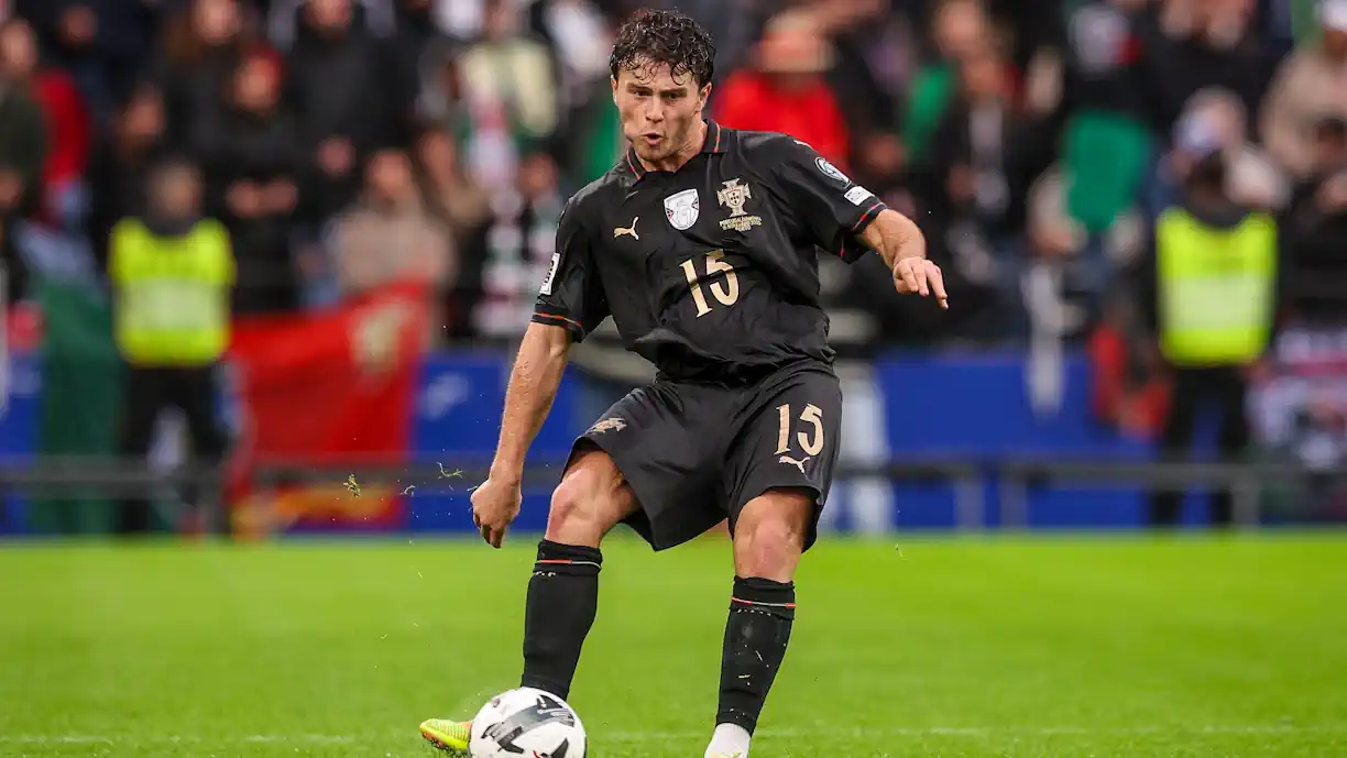 Ex treinador de João Neves faz revelação sobre o médio: "É algo que tem estado a trabalhar"