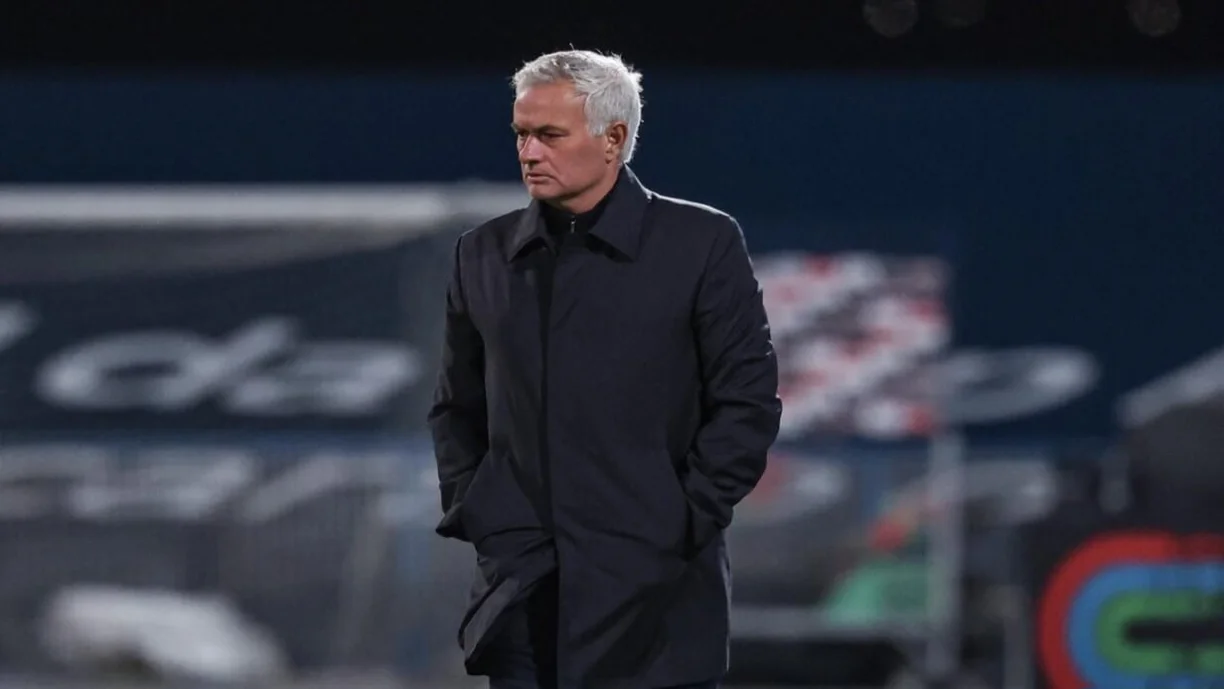 Mourinho no hospital; Técnico do Benfica deixou hotel