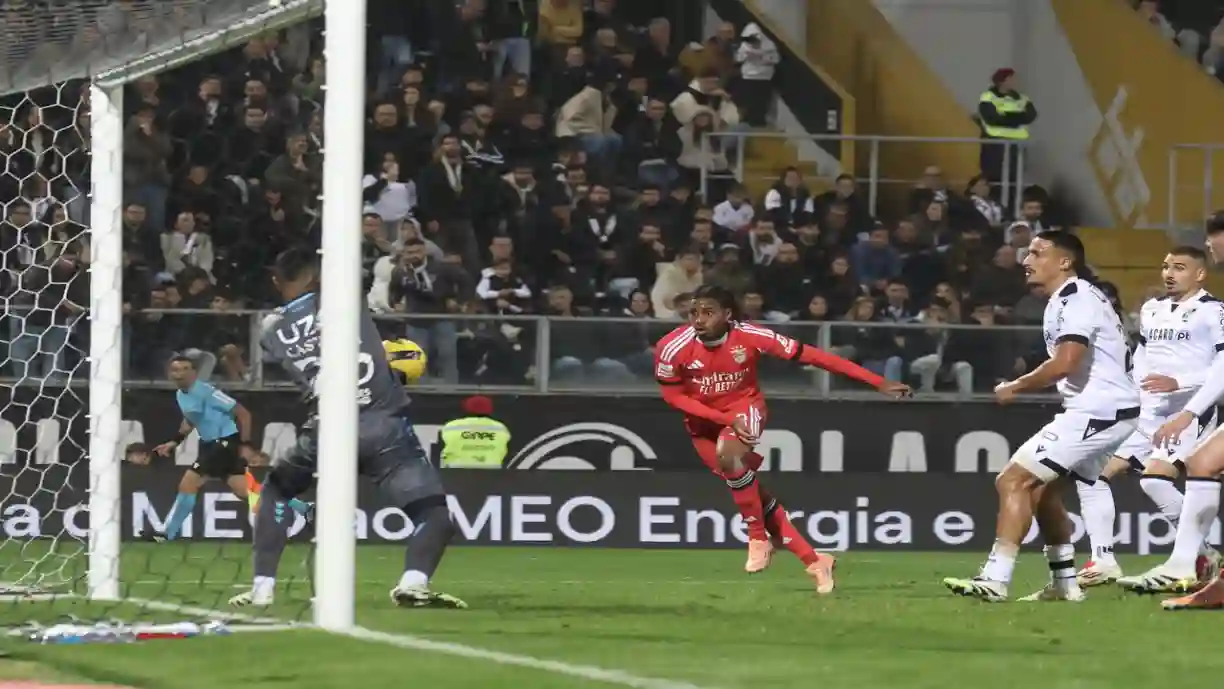 Leandro Barreiro sofre longe do Benfica e continua sem pontos na Seleção