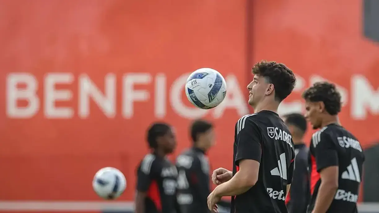 Manu Silva é a grande surpresa nas escolhas para o Ajax - Benfica