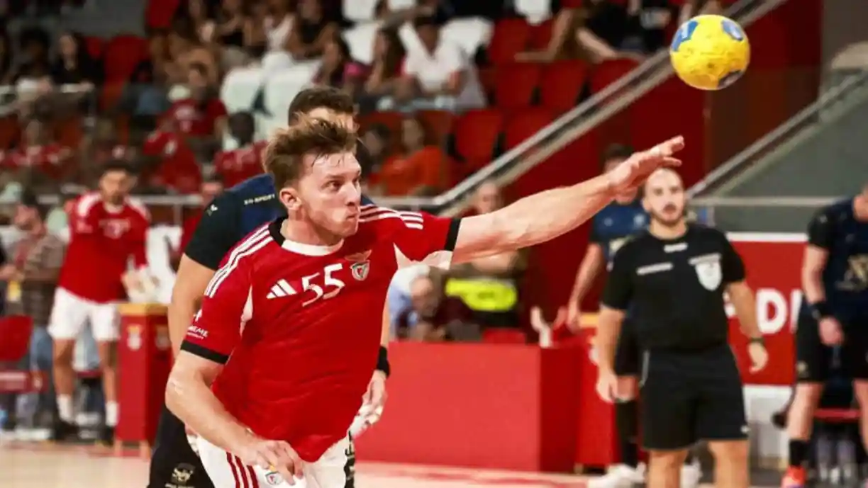 Mikita Vailupau sem meias palavras para criticar o Benfica: "A Direção..."