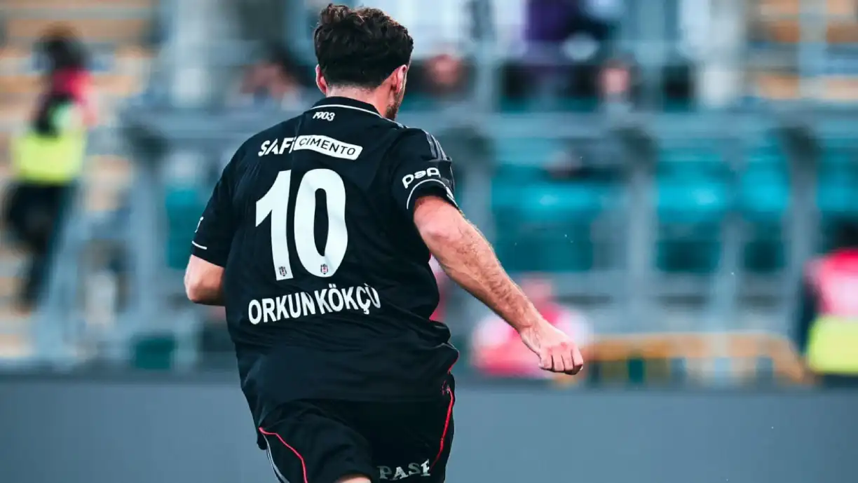 Após saída atribulada do Benfica, Kokçu com vida difícil no Besiktas: "Responsabilidade de..."