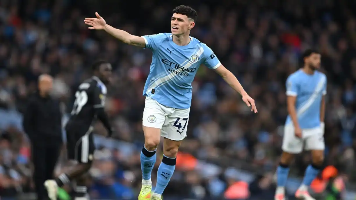 Foden veste capa de herói e evita desastre do Manchester City de ex Benfica