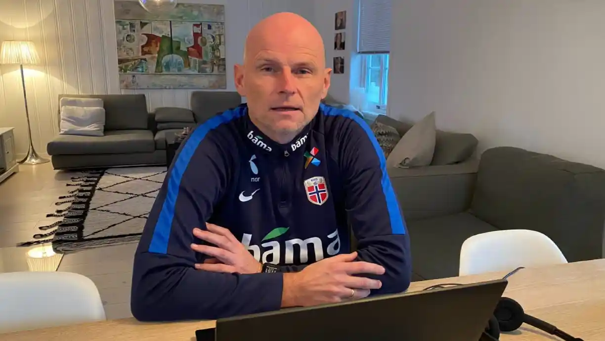 Stale Solbakken 'rasga' futebolista do Benfica: "Atitude extremamente..."