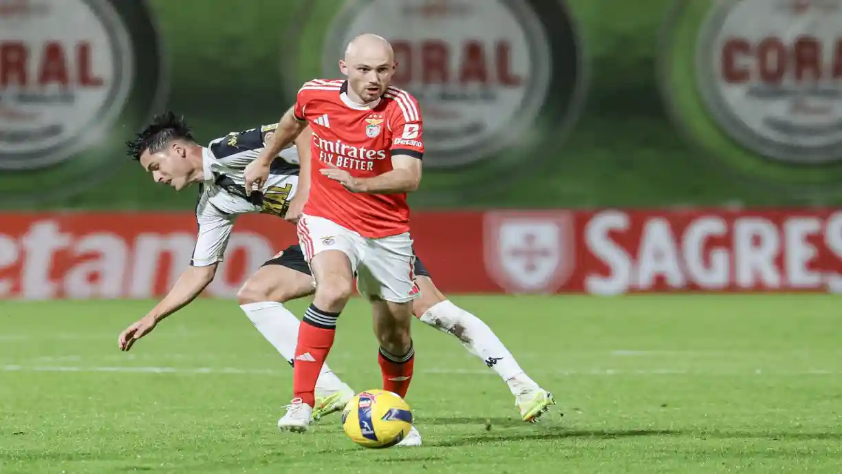 Fredrik Aursnes rendido a pilar do Benfica: "É uma honra"