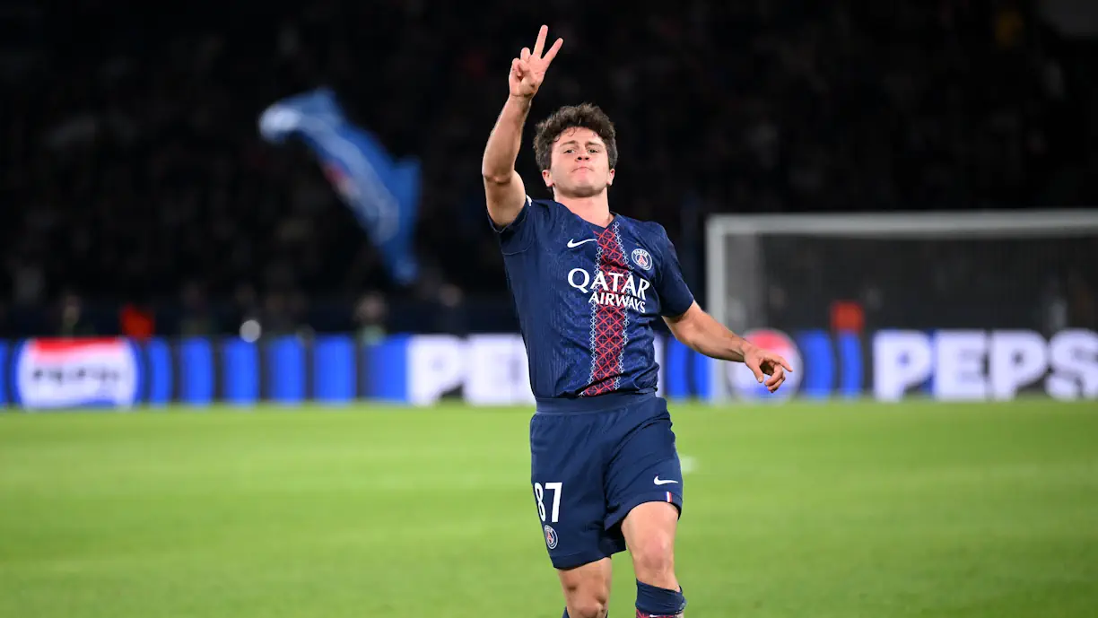 Após lesão no tornozelo esquerdo, que provocou recuperação desde 25 de fevereiro, João Neves está de volta aos convocados do PSG, desta vez frente ao Chelsea