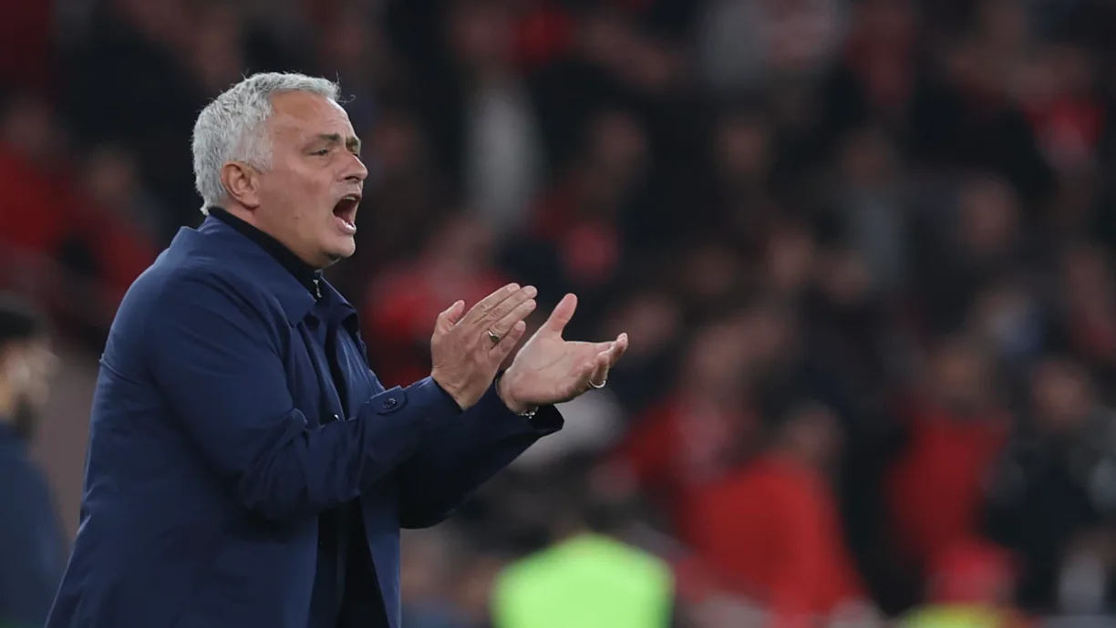 Benfica avança com recurso por Mourinho e ataca Lucho González