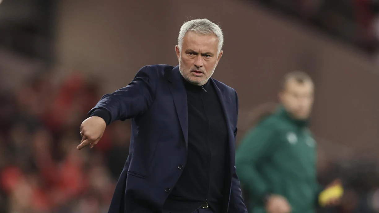 Analista diz que José Mourinho "levou uma lição" de um dos rivais do Benfica