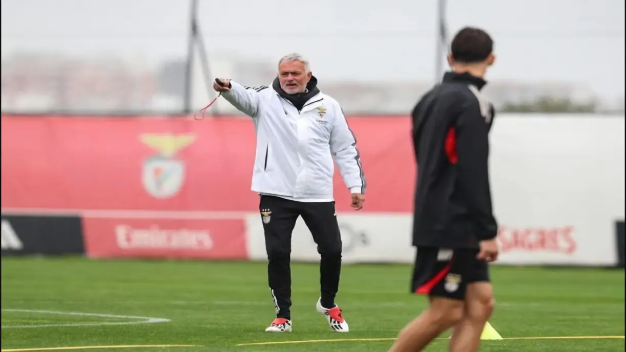 Imprensa revela estado de espítiro de Mourinho para o Porto - Benfica