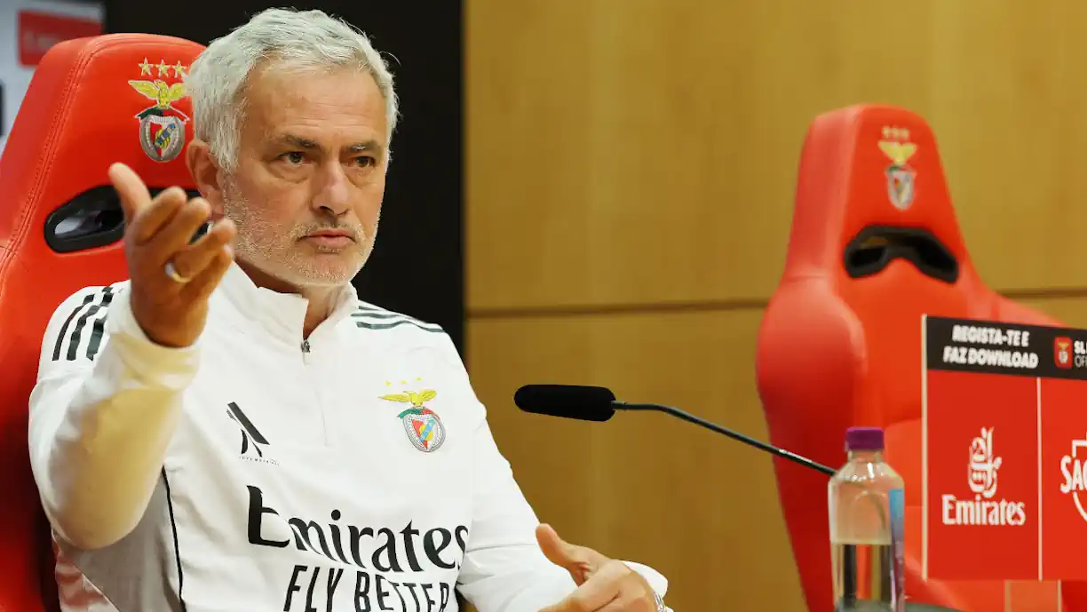 José Mourinho esclarece situação de titular do Benfica: "Obviamente que não está bem"
