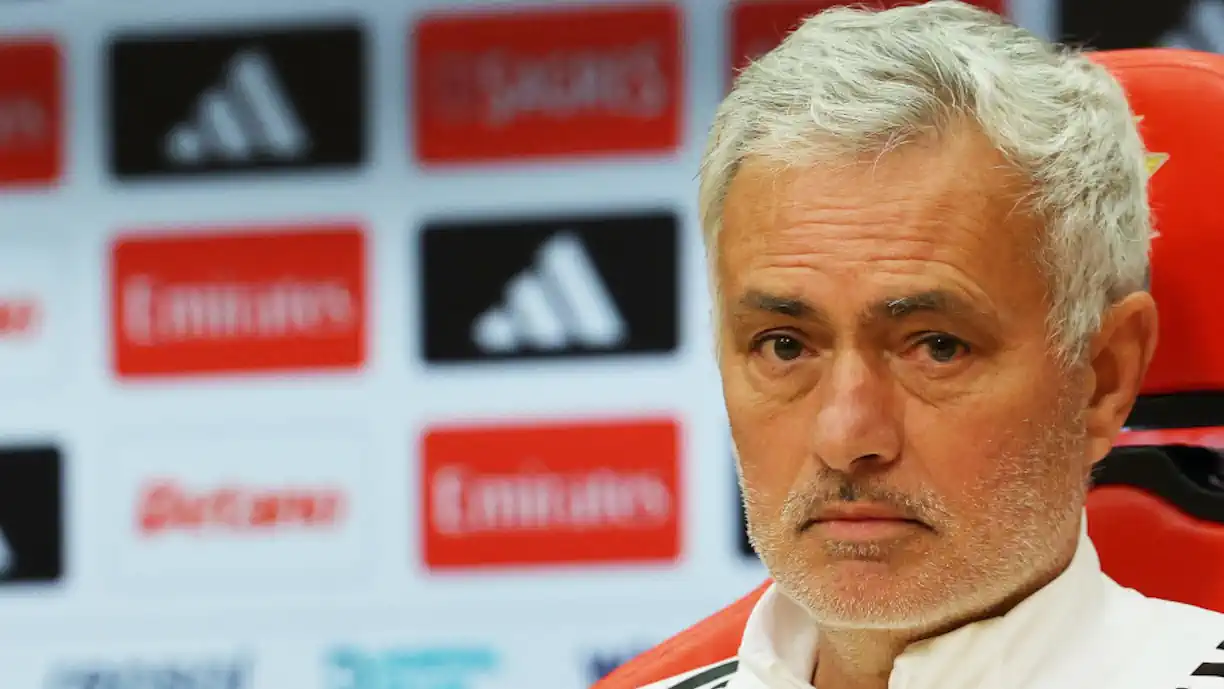 Em preparação para o Casa Pia - Benfica, Mourinho enfrenta 'desgaste' na ala