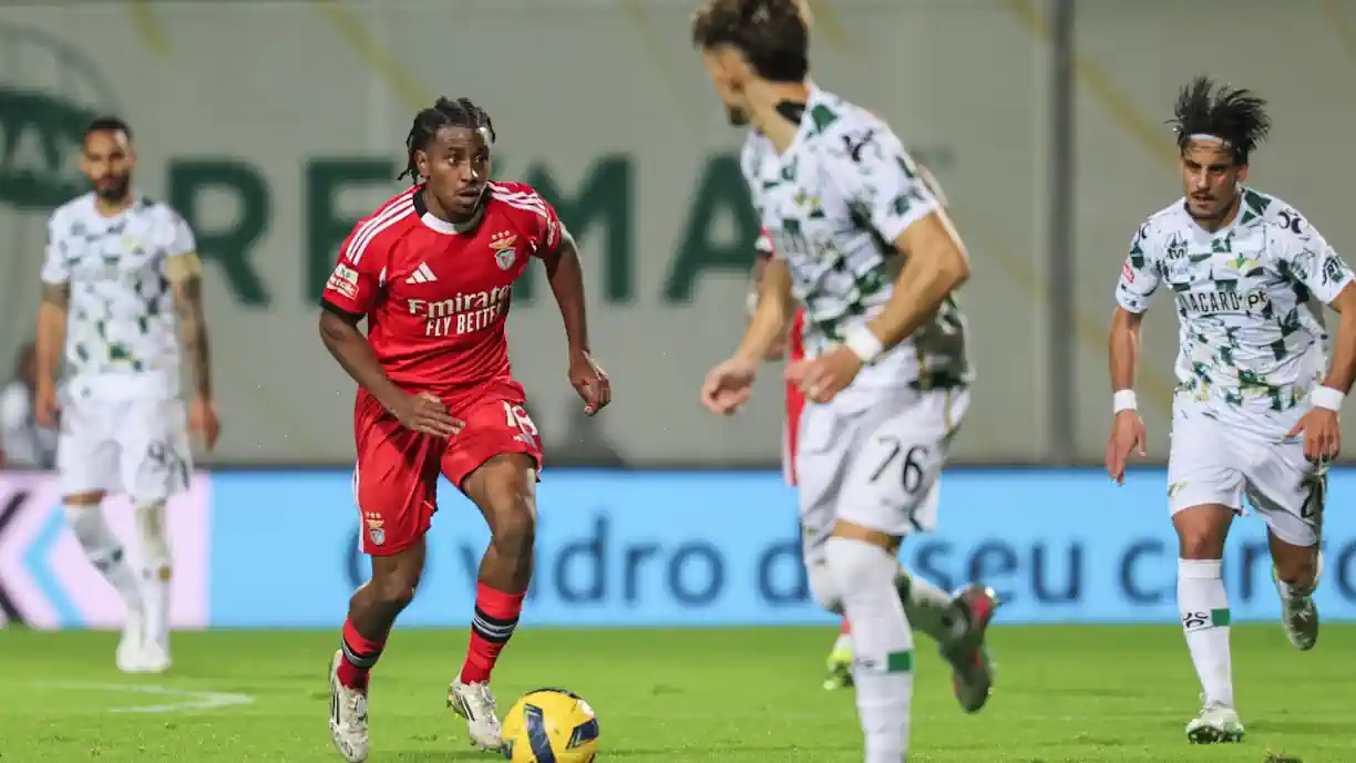 Benfica divulga tempo de paragem de Leandro Barreiro