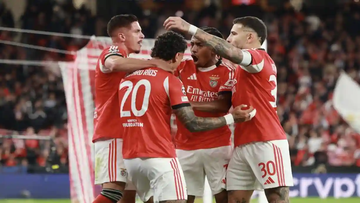Duelo frente ao Nápoles reforçou Benfica à imagem de José Mourinho