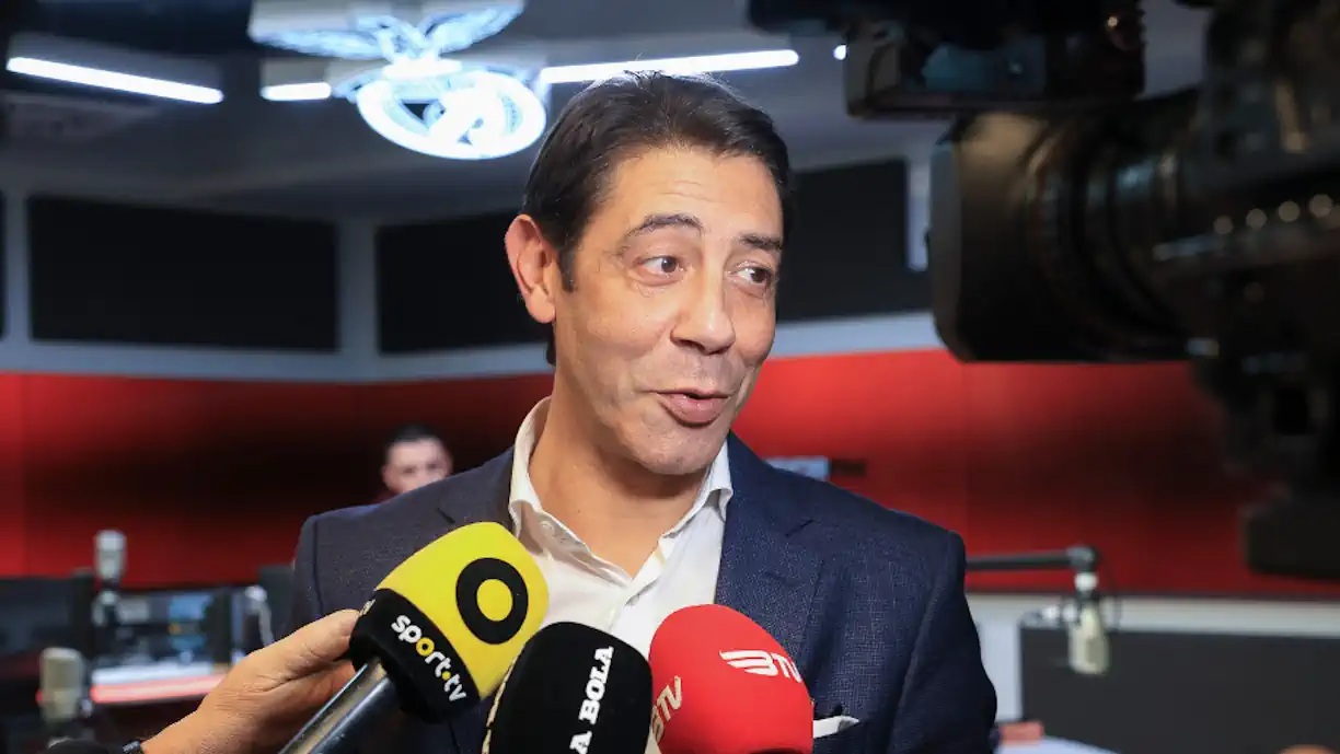 Imprensa assume que o Benfica está atento ao mercado e o nome do treinador que 'tramou' as águias é o candidato mais forte