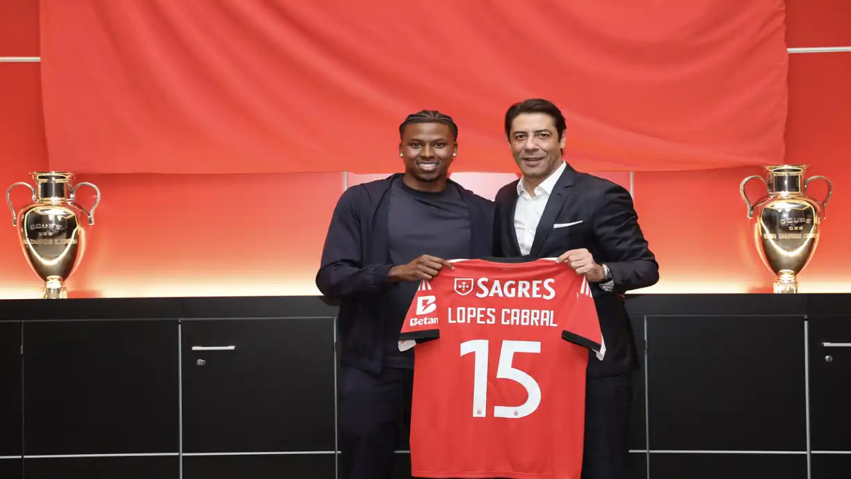 Atenção! Já se conhece o valor da cláusula de rescisão de Sidny Cabral no Benfica