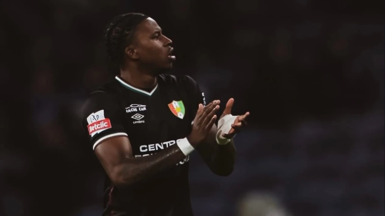 Mourinho comenta chegada de Sidny Cabral e compara-o a titular do Benfica