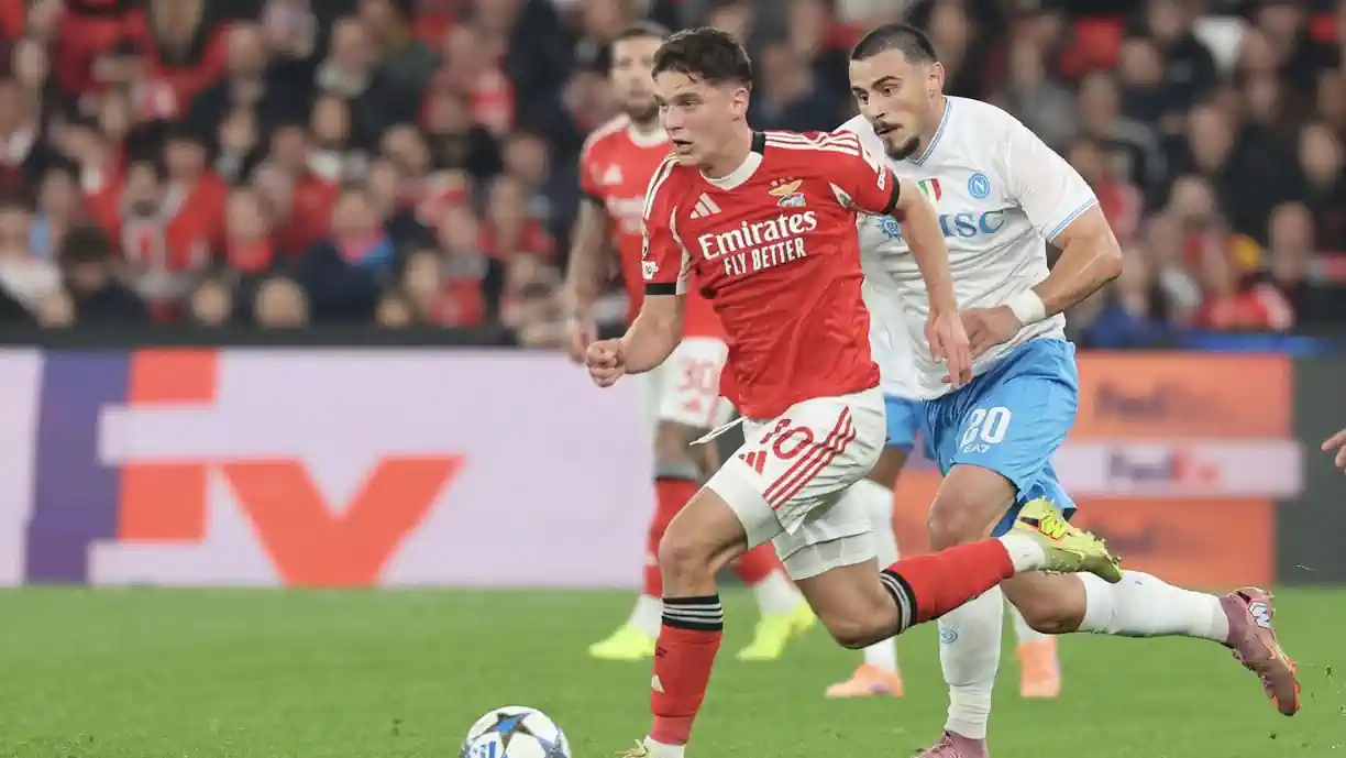 Sudakov dá susto dos grandes no Benfica - Napoli da Liga dos Campeões