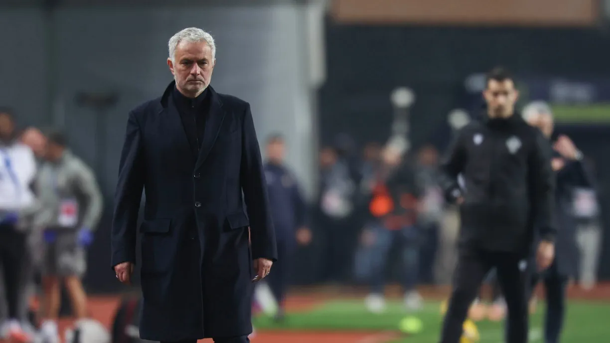 Para lá de Otamendi, Mourinho confirma mais duas baixas para o Porto - Benfica