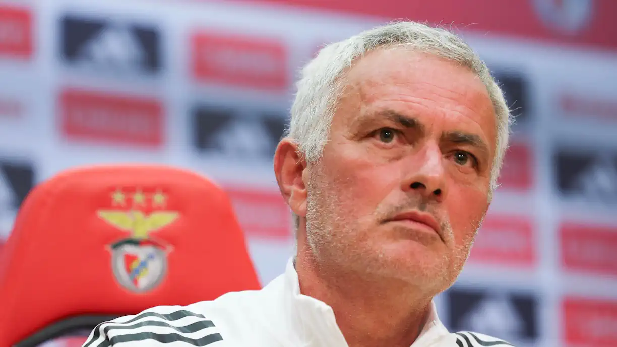 Benfica chega-se à frente e desmente declarações polémicas de Mourinho