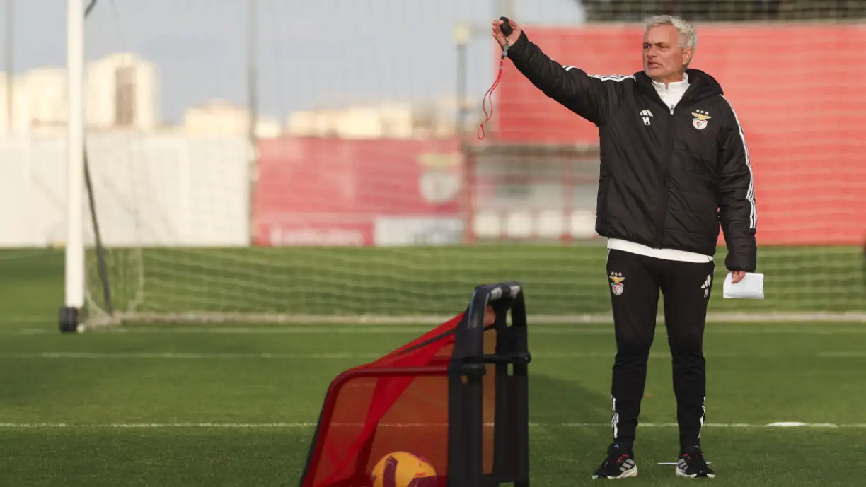 Após pausa internacional, Mourinho prepara Casa Pia - Benfica de 'mãos cheias'