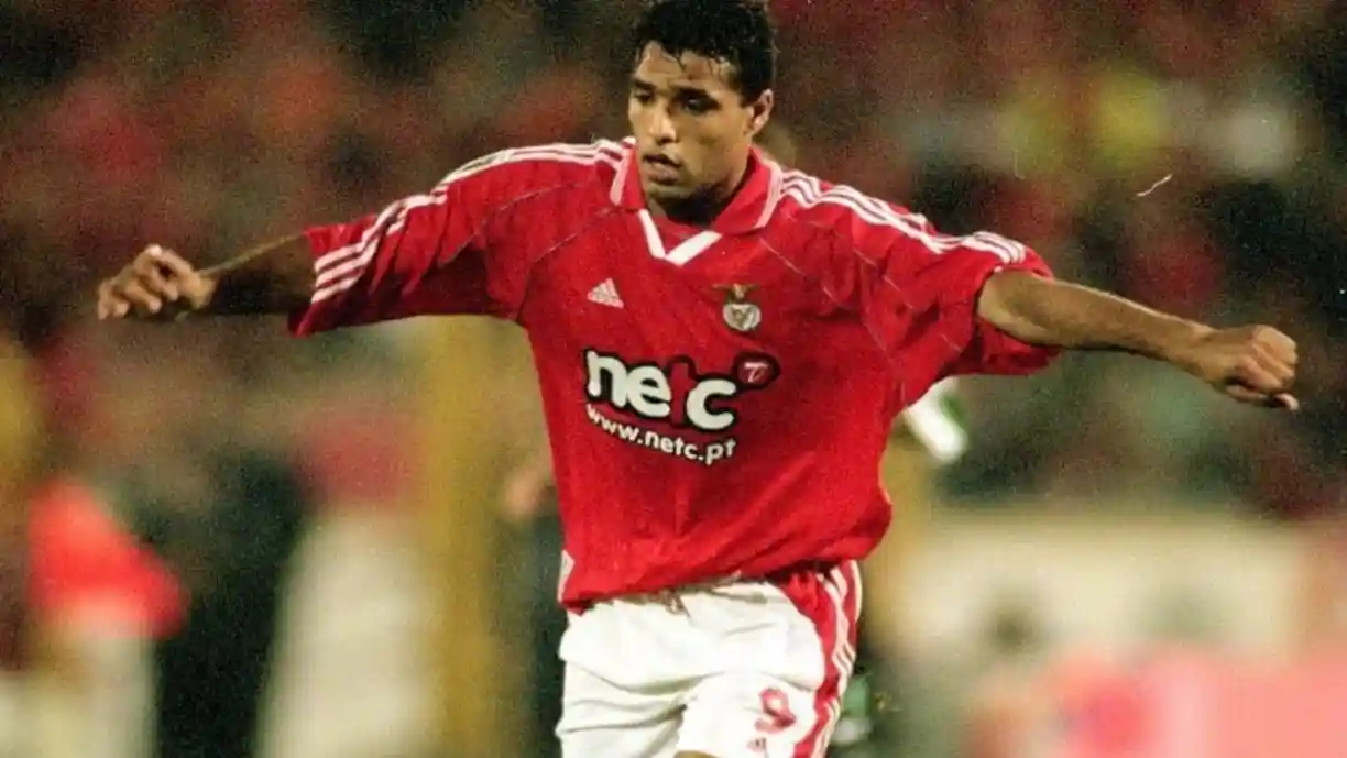 E esta? Filho de van Hooijdonk chega para ser rival do Benfica
