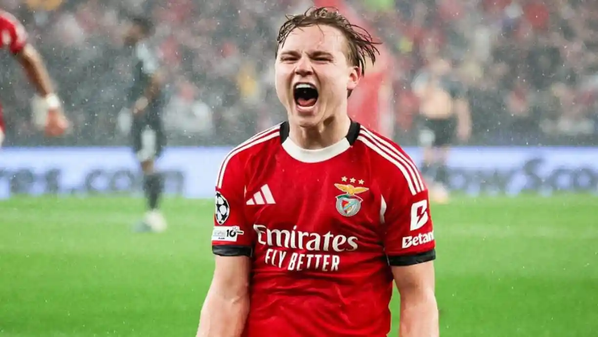 Antes criticado e agora venerado: Saiba como Schjelderup 'conquistou' o Benfica