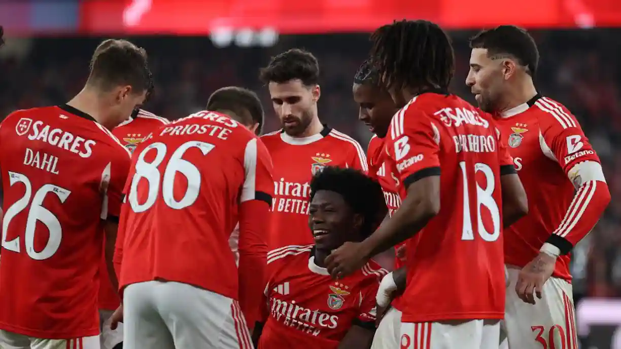 Jogador do Benfica reaparece a treinar no duro e deixa mensagem que está a dar que falar
