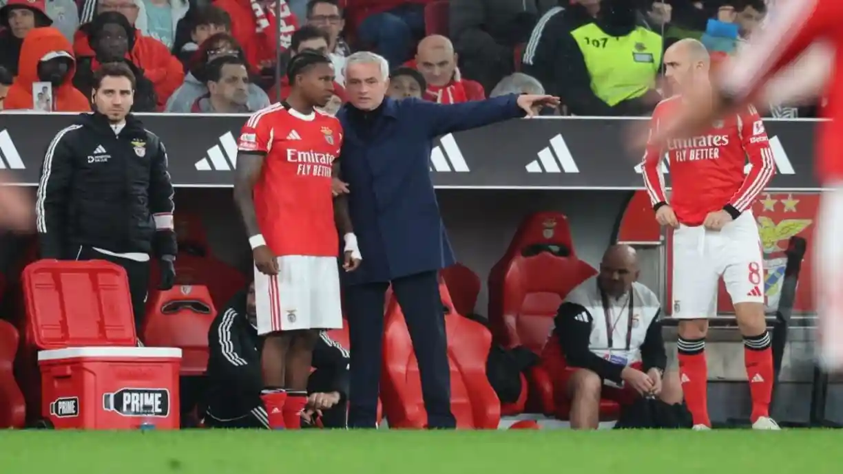  Mourinho, técnico do Benfica, recordou o início da sua carreira e revelou que o Braga foi o primeiro clube a convidá-lo para assumir o cargo de treinador