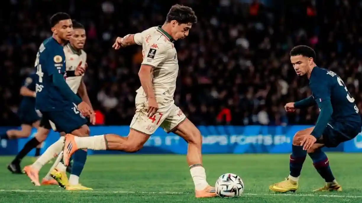 A jogar no Nice, Tiago Gouveia falou da atualidade do Benfica e destacou o crescimento de um dos companheiros de equipa