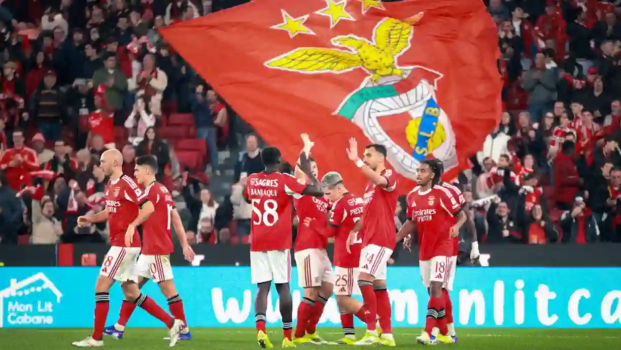 De olhos postos no Casa Pia - Benfica, há quem 'espreite' por uma oportunidade