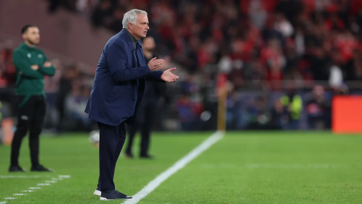 Do papelinho à expulsão: tudo o que José Mourinho disse no final do Benfica - Real Madrid