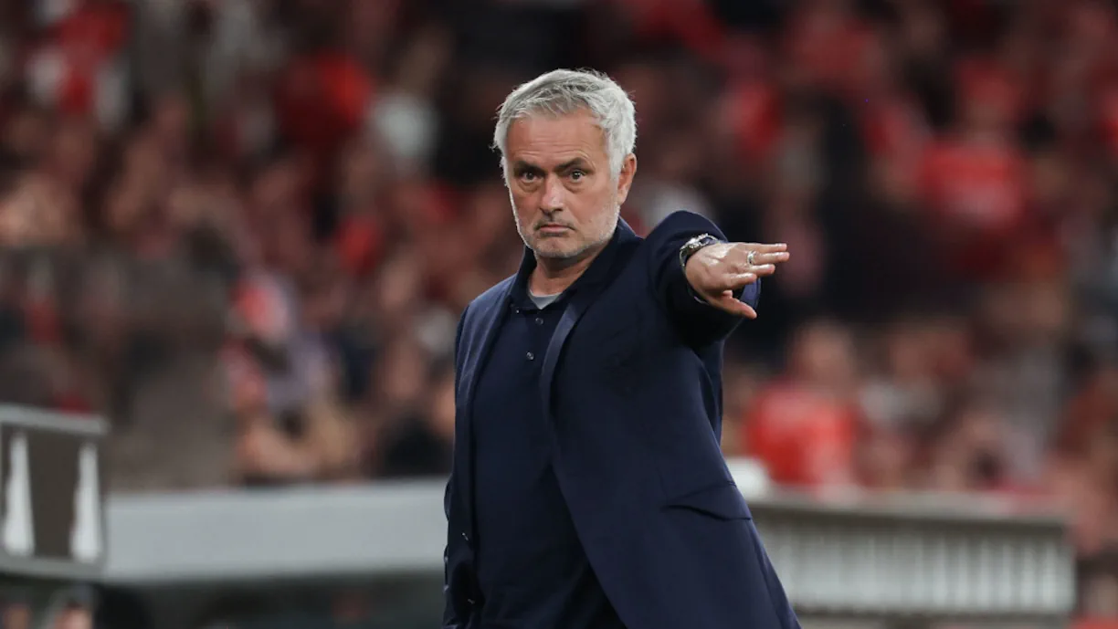 Mourinho aborda futuro no Benfica e deixa 'farpa' a Jorge Mendes; "Sou dono da minha decisão"