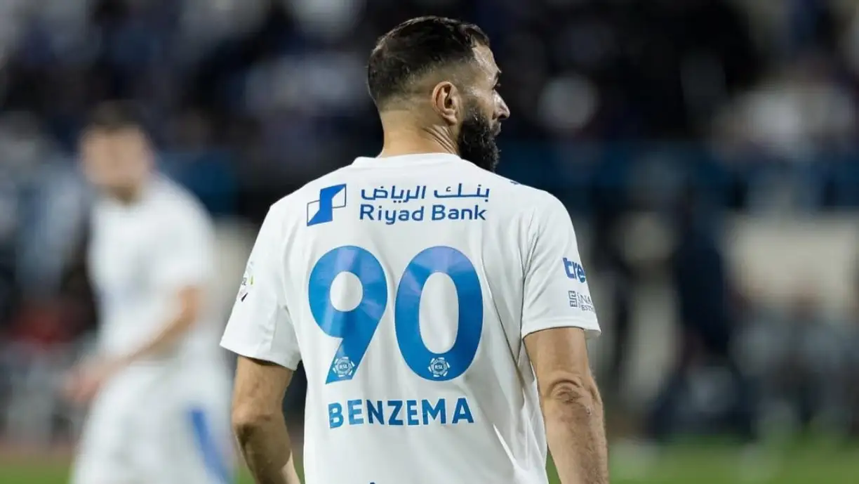 Sem ex Benfica por perto, Benzema assume despesas no Al Akhdoud - Al Hilal