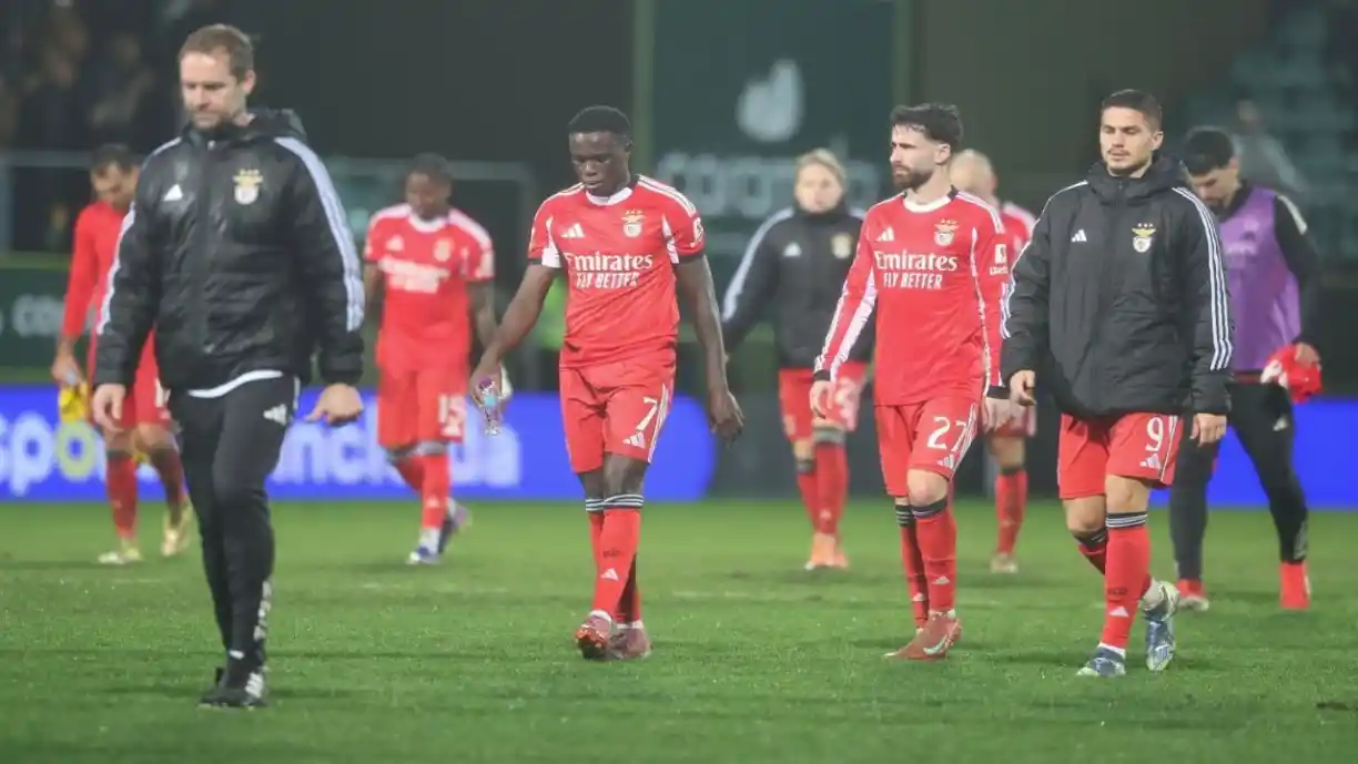 Reforço do Benfica passa por fase difícil e terá sido 'encostado' por Mourinho