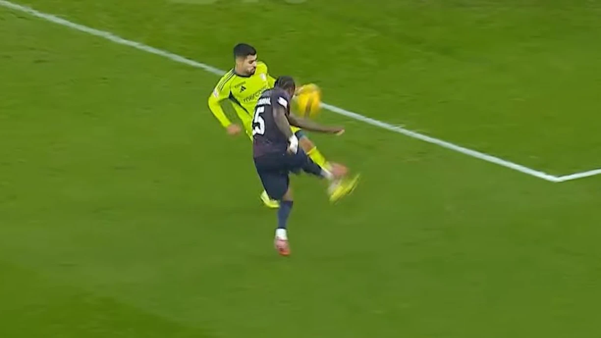 Penálti por marcar no Benfica - AFS SAD? Pedro Henriques avalia lance com Sidny Cabral