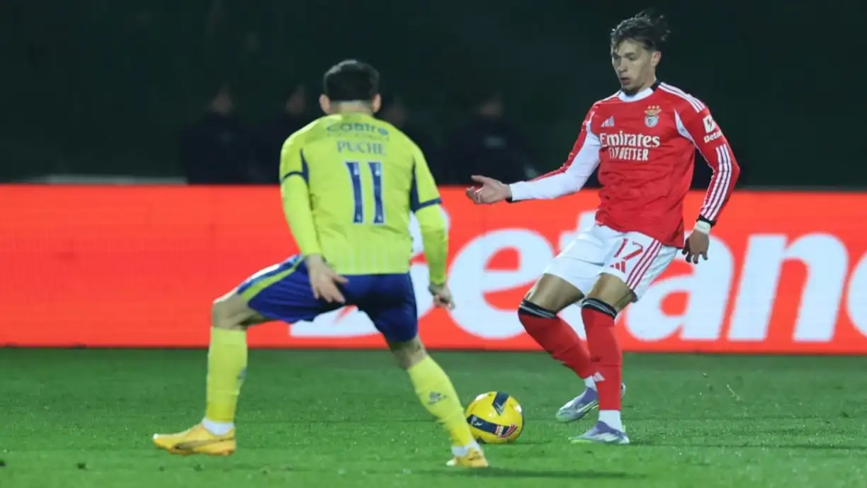 Lamentável! Festejos do Benfica terminam em confusão com Dedic ao barulho
