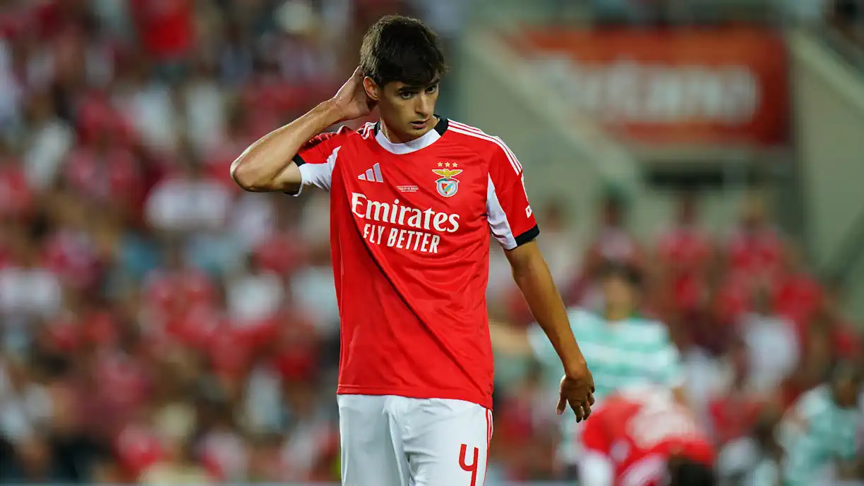 Benfica poderá enfrentar um verão agitado no que toca ao futuro de António Silva; Central pode sair por 15 milhões