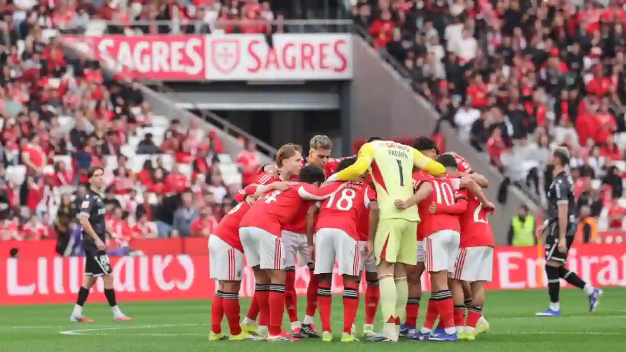 Alerta! Benfica pondera adiar renovação de titular indiscutível