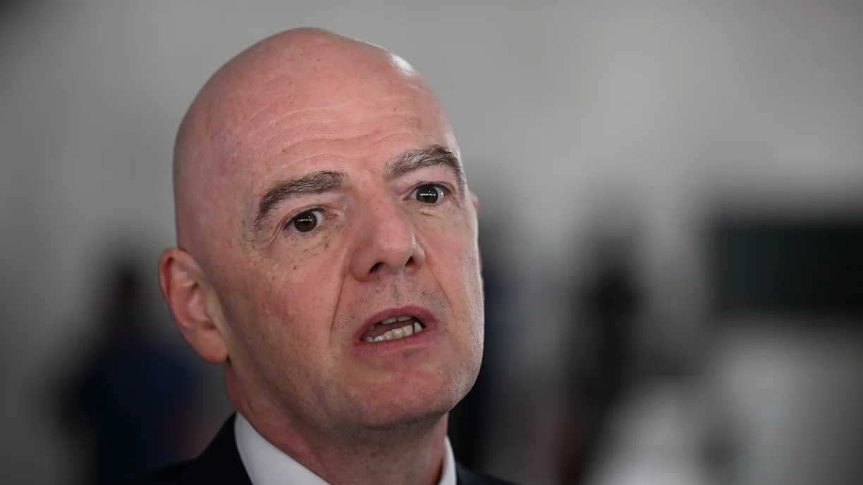 Gianni Infantino não esquece polémica e quer fazer do Benfica exemplo para o Mundo