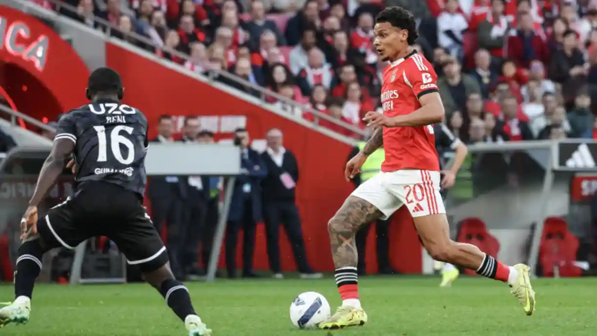 Numa noite em que Silvino foi homenageado, Richard Ríos tinha a chave para o triunfo no Benfica - Vitória SC. Fotografia: SL Benfica