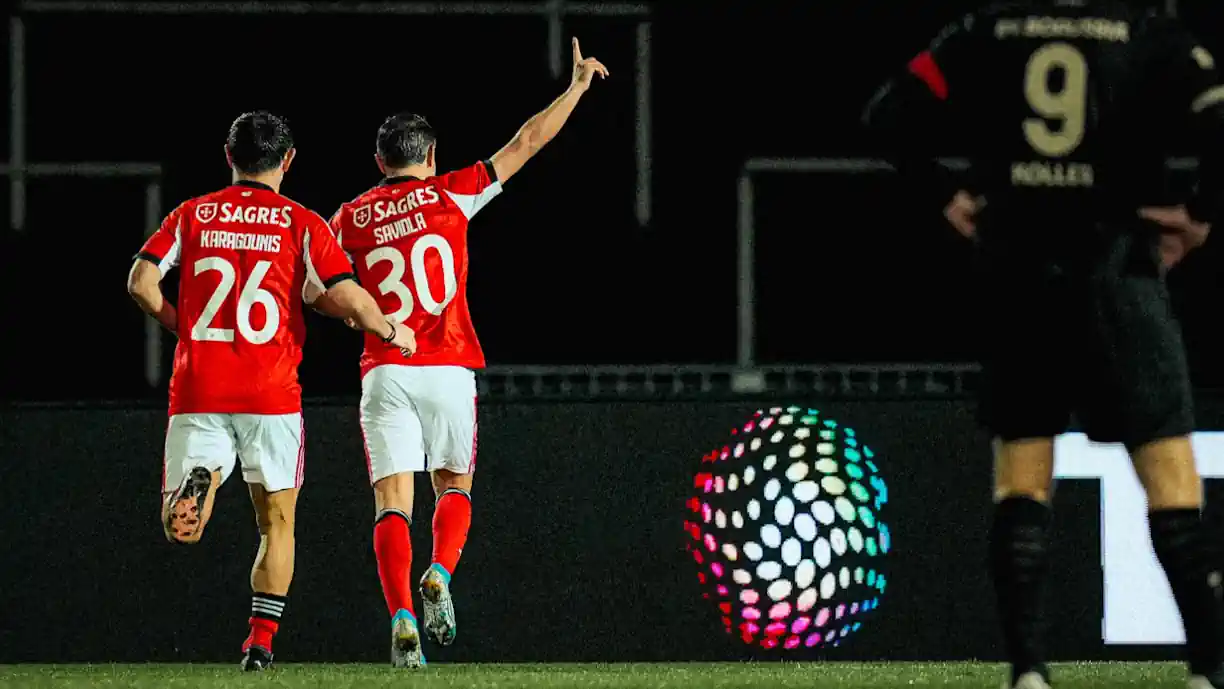 Antigas glórias do Benfica e Borussia Dortmund empataram a uma bola no antigo estádio dos germânicos, o Rote Erde Stadium